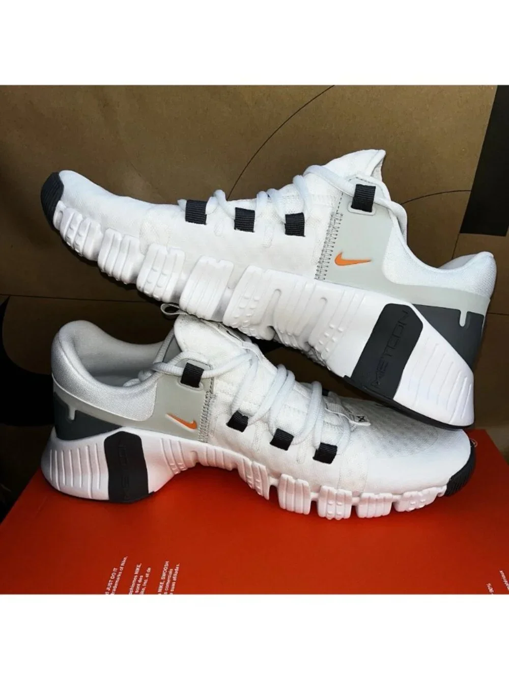 NEW Nike Free Metcon 5 Summit White/Bright Mandarin DV3949-101 Men Size 10.5
